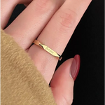 Lade das Bild in den Galerie-Viewer, Ring French 18K Gold Damen - Jet‘aime Gravur - Ring Jet‘aime
