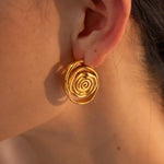 Indlæs billede til gallerivisning Swirl Ohrringe - kreisförmige Spirale 18K vergoldet
